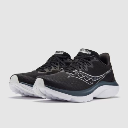 saucony kinvara 16 black white